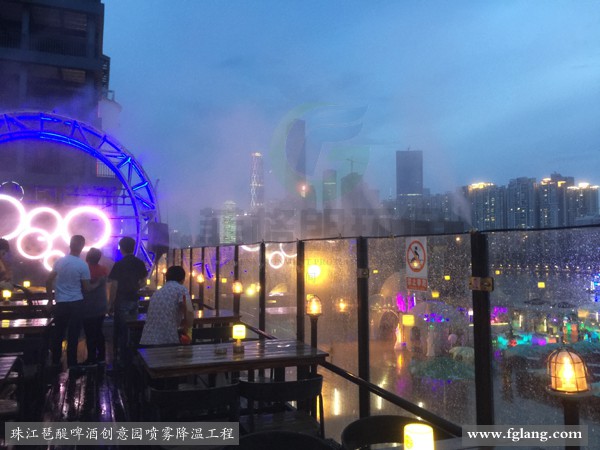 户外酒吧降温